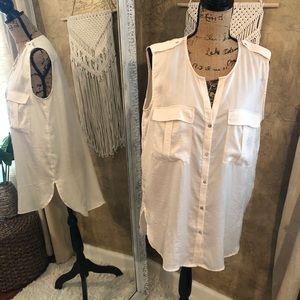 H&M sleeveless button up blouse